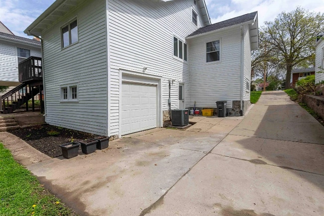 Building Photo - 1215 Mt Pleasant St