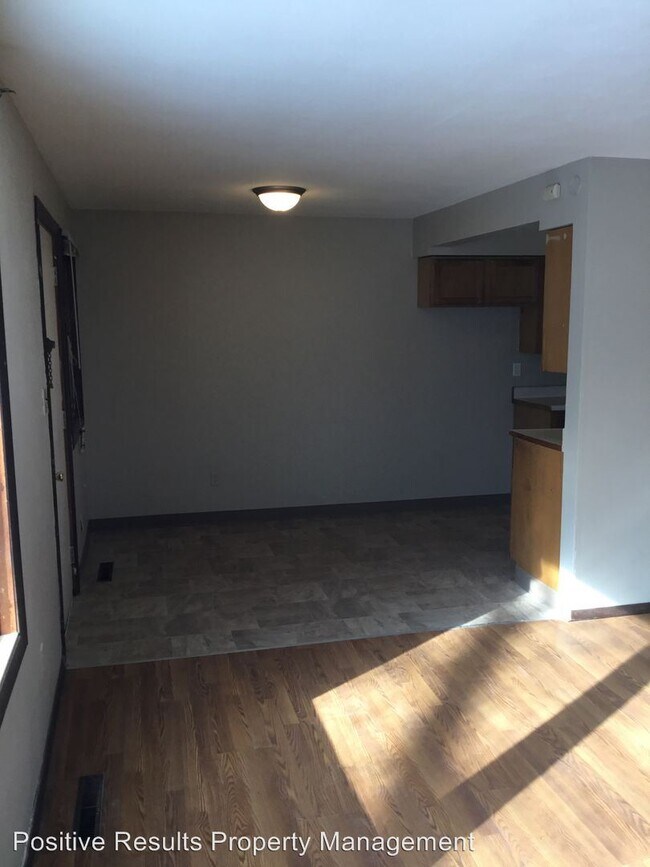 Building Photo - 3 br, 1.5 bath Apartment - 2912 Chatham