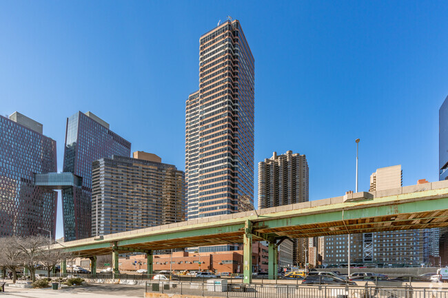 Building Photo - Horizon Condominium