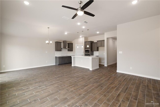 Building Photo - 5004 Oleander Ave