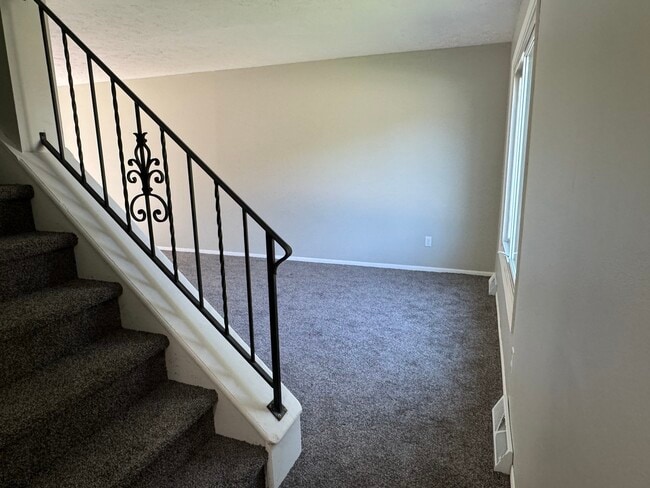 Building Photo - 2635 W 58th St