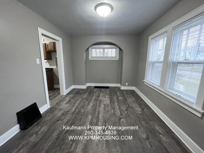 Building Photo - 3118 Central - Newly Updated Three Bedroom...