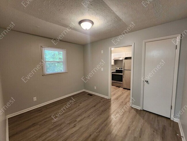 Building Photo - 515 Landers St