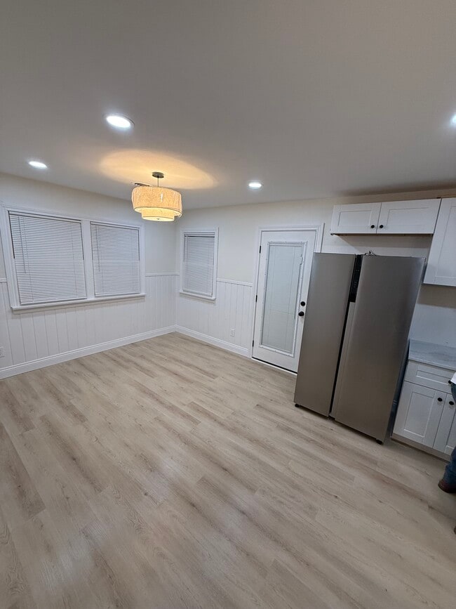 Building Photo - 305 Waller St