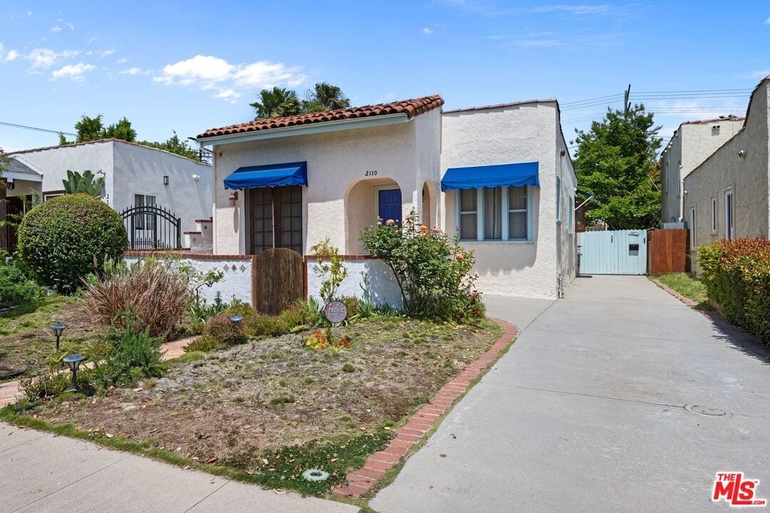 Primary Photo - 2110 Overland Ave