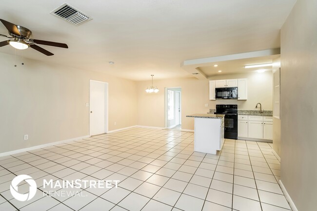 Building Photo - 330 SE 46th Ln