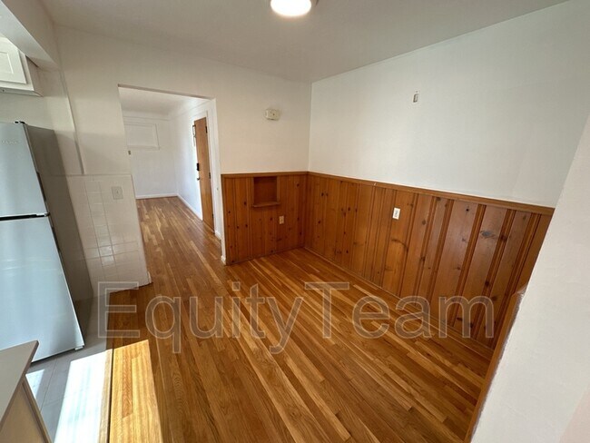 Building Photo - 6086 Dryden Ave