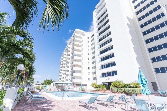 Foto del edificio - 401 Golden Isles Dr