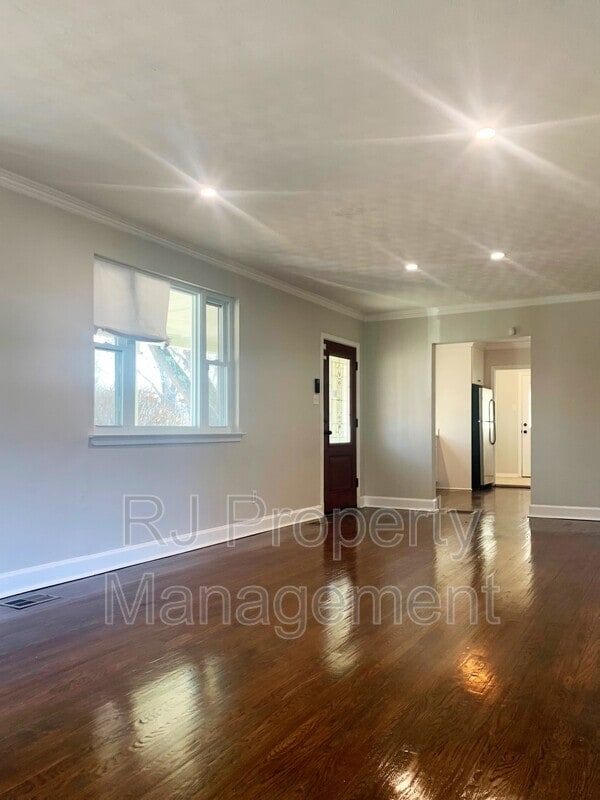Building Photo - 3810 Montclair Dr