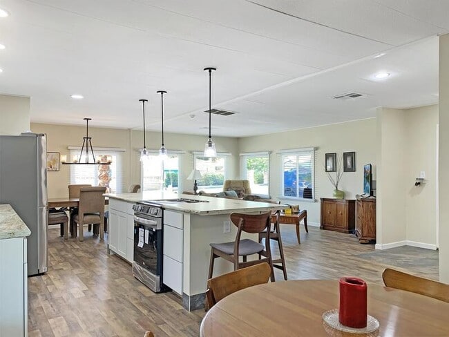 Building Photo - 73250 Broadmoor Dr