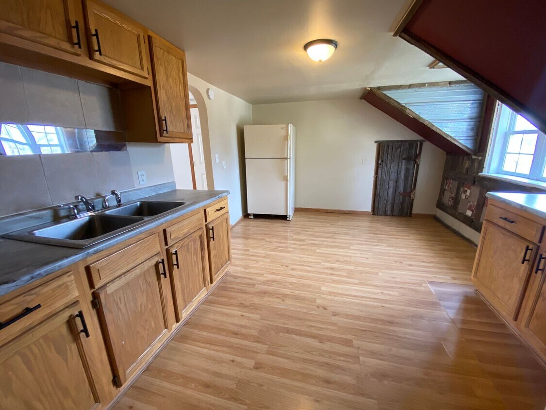 602 N Genesee St Unit Upper, Merrill, WI 54452 Room for Rent in