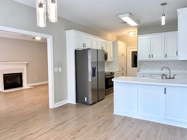 Building Photo - UNIQUE PROPERTY IN CONVENIENT IRMO LOCATION