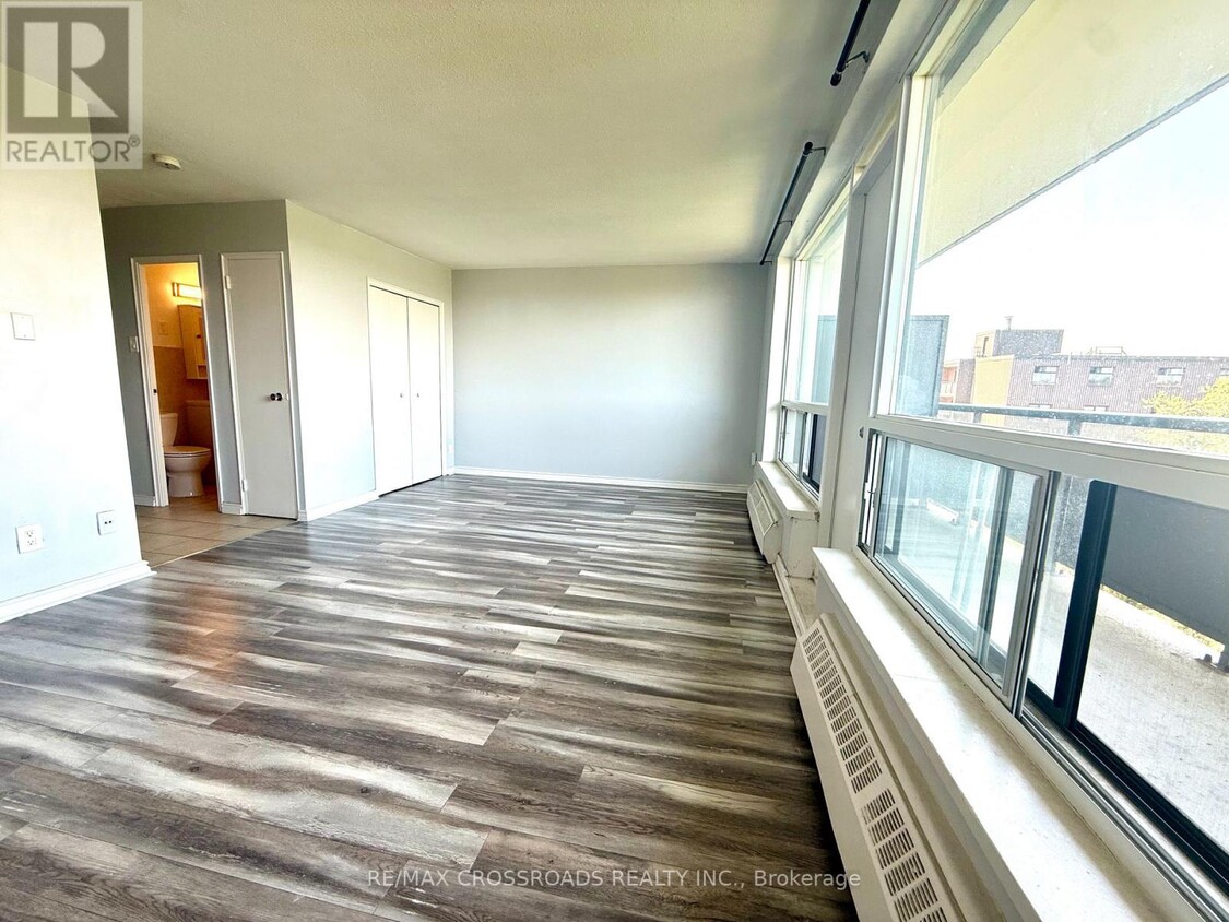 Photo principale - 363-363 Lakeshore Rd E