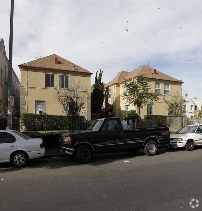 Building Photo - 201-207 S Kenmore Ave