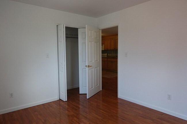 Building Photo - 385 Vernon Ave