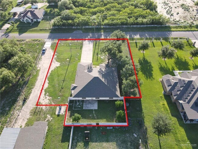 Building Photo - 4420 Los Ebanos Rd