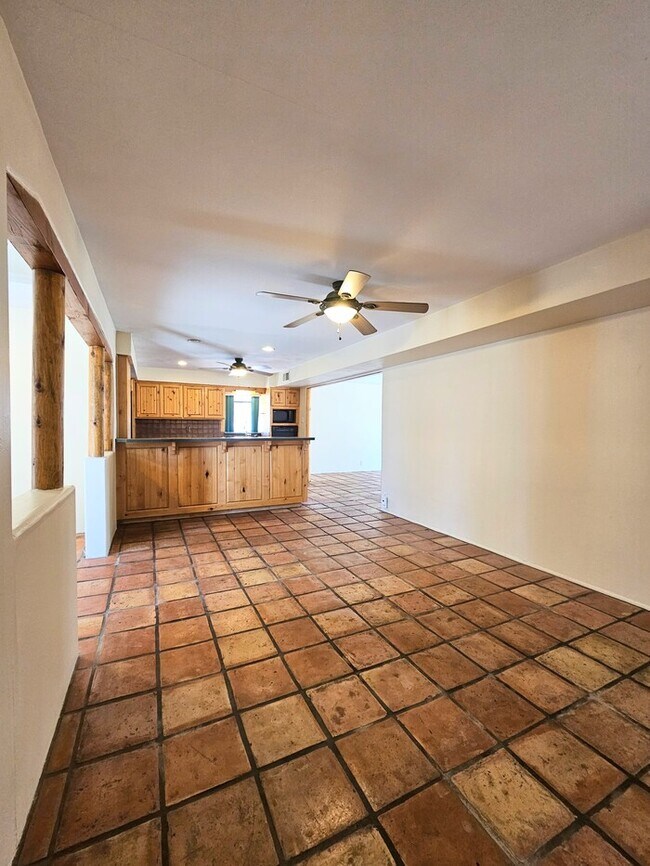 Foto del edificio - Spacious 3 bd 2 bath home.