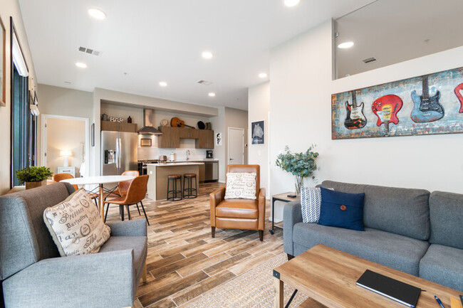 Building Photo - NEW Listing!! Near Gulch, Gym, Pool, Free ...