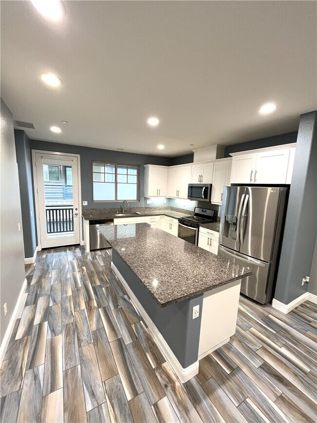 Building Photo - 588 Boulder Cir