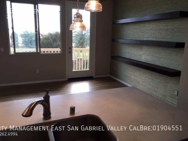 Building Photo - 339 S Glendora Ave