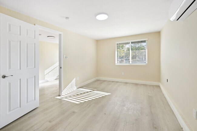 Foto del edificio - Large studio unit in a quiet Claremont Nei...