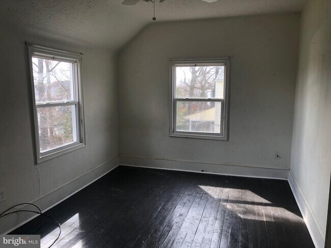 Foto del edificio - 46695 Yorktown Rd