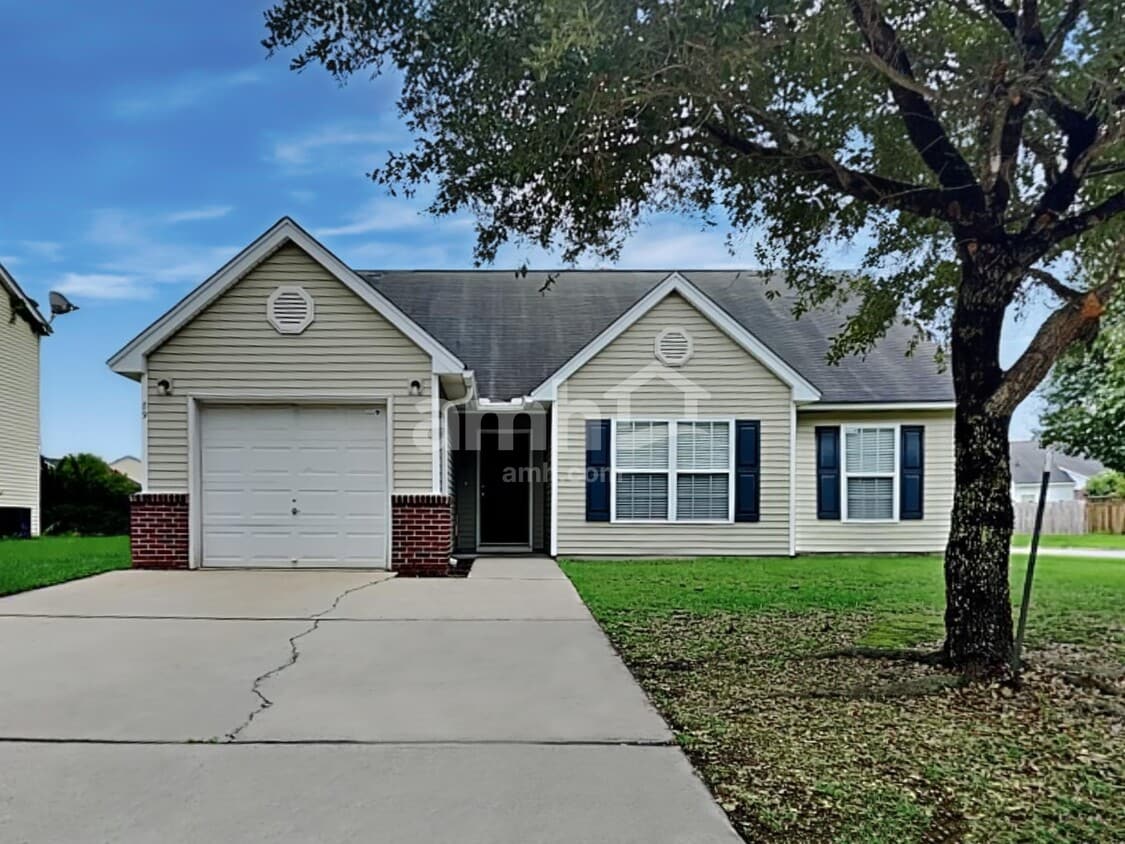 Primary Photo - 89 Dovetail Cir