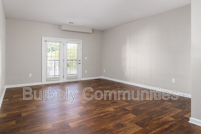 Foto del edificio - 100 Thornton Ct