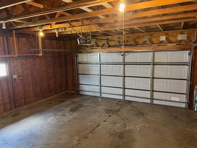 Building Photo - 2830 W Glenpark Dr