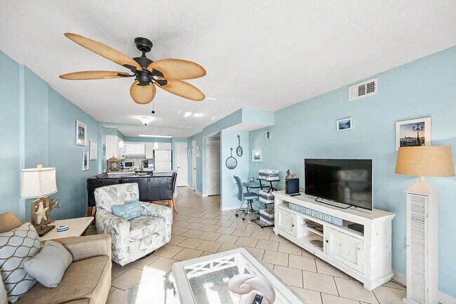 Foto del edificio - 633 W Beach Blvd