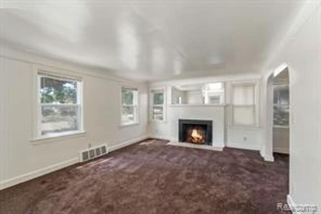 Building Photo - Welcome to this charming 3-BR, 1-BA house ...