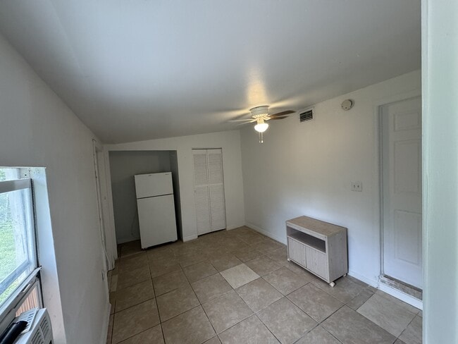 Building Photo - 26671 Sherwood Ln