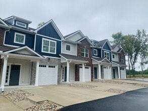 Building Photo - 807 Coles Ferry Pike