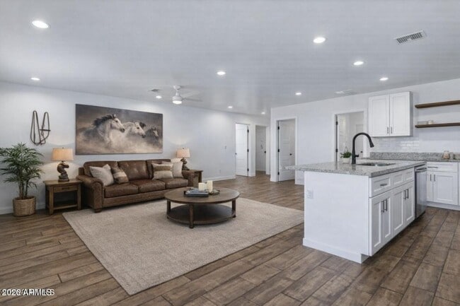 Building Photo - 55 N Santa Barbara