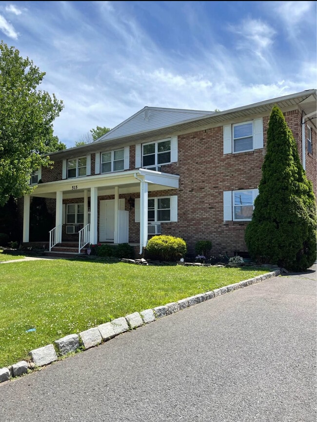 Building Photo - 515 Bound Brook Rd