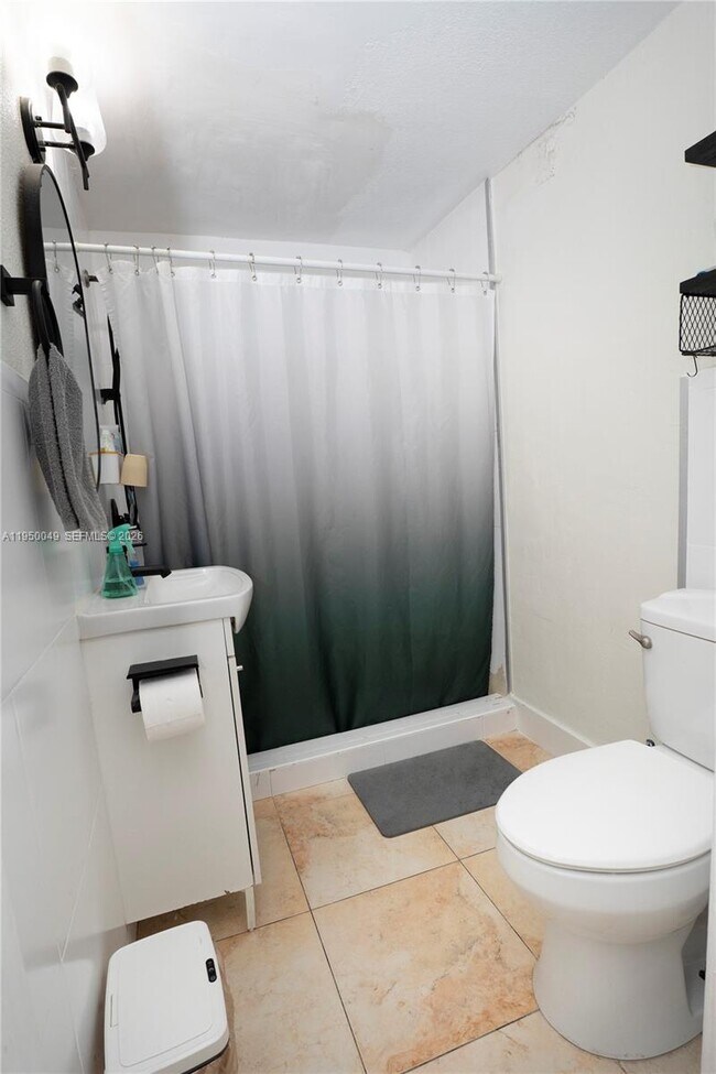 Building Photo - 111 SW 31st Ct