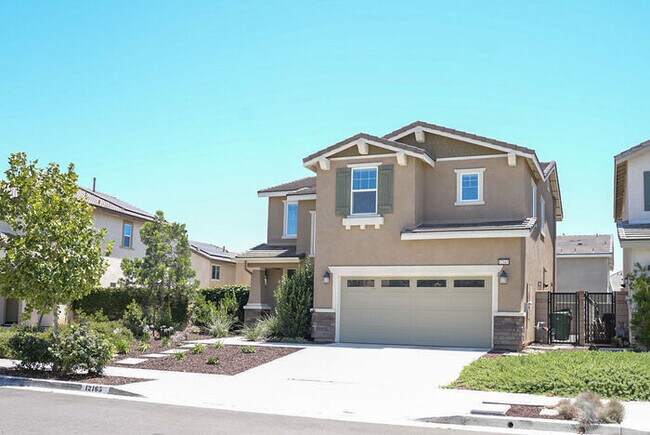 Photo - Beautiful 2 Story 4 Bedroom Home in Great ...