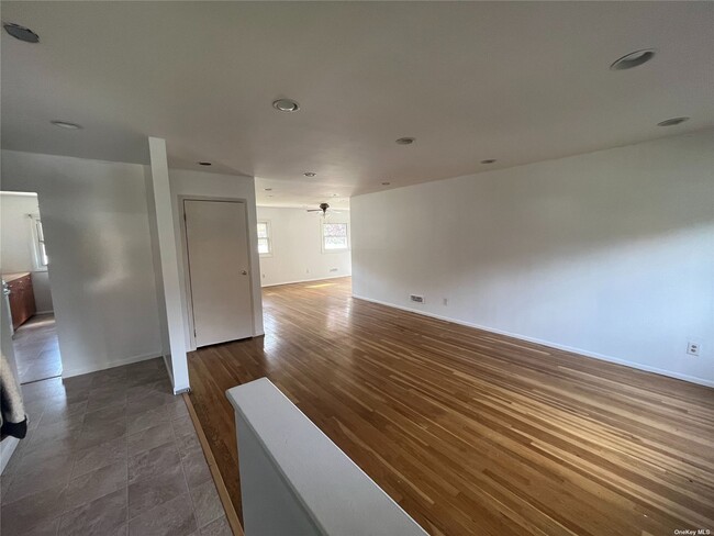 Foto del edificio - 16 Beaumont Dr