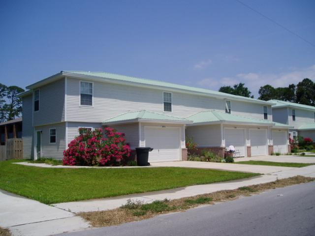 Foto principal - "Charming 2-Bed Townhouse Oasis - Prime Fo...