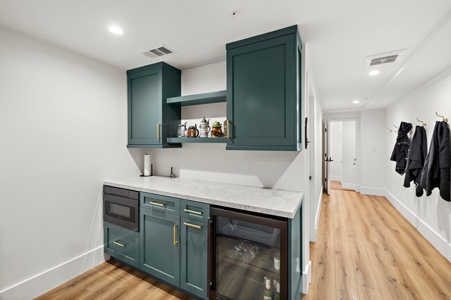 Foto del edificio - 611.5 Jasmine Ave