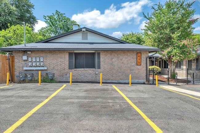 Building Photo - 410 Regina St