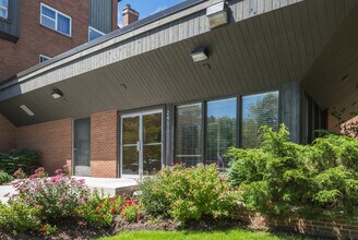 Building Photo - 241 Willett