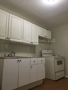 Building Photo - Newly Rehabbed 2 bedroom 1 bath Apartment!