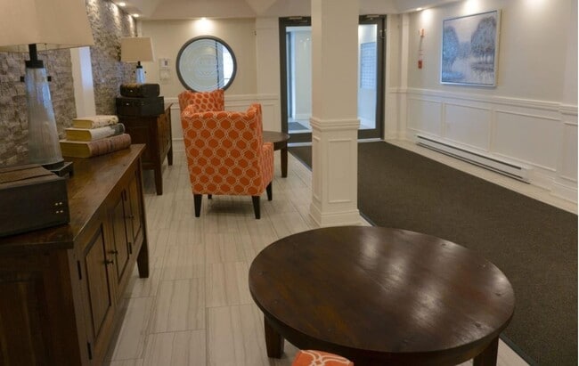 Photo du bâtiment - 130 Lemarchant Rd