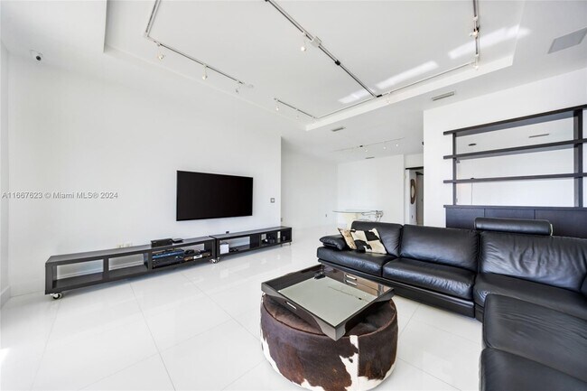 Foto del edificio - 3340 NE 190th St