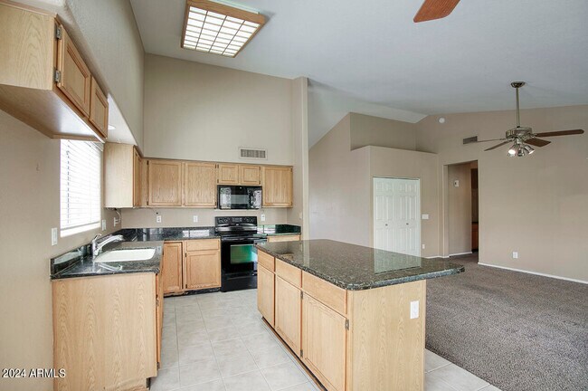Building Photo - 4302 E Rock Wren Rd