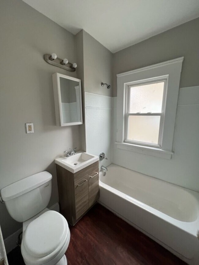 Foto del edificio - 892 Paxton Rd.