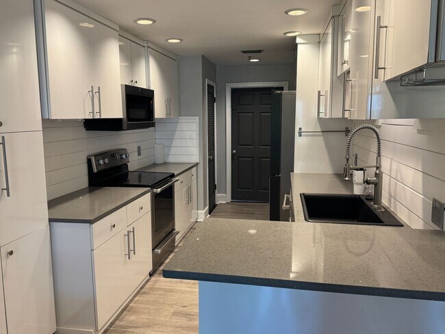 Foto del edificio - Large Executive Carrollwood Townhome