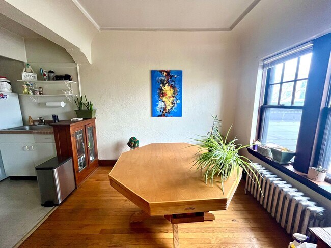 Foto del interior - 4480 N Oakland Ave