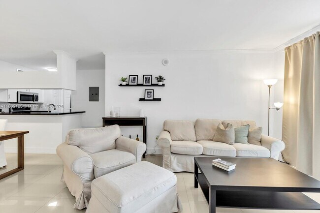 Foto del edificio - 17100 N Bay Rd